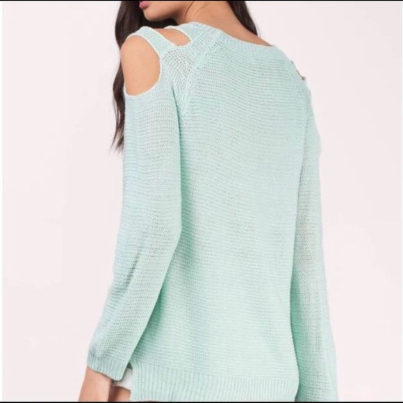 3 for $15 Tobi Open-shoulder sweater in Green - Picture 2 of 4